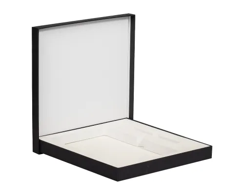 Коробка подарочная Solution Superior Alfa Fabrique, под ежедневник и ручку, черная, 25,7x25,7x2,8 см, бежевый ложемент Коробка подарочная Solution Superior Alfa Fabrique, под ежедневник и ручку, черная, 25,7x25,7x2,8 см, бежевый ложемент