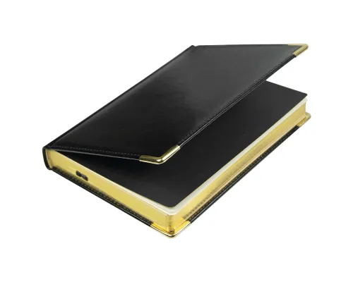 Ежедневник полудатированный Classic Pristine Gold А5, черный с золотом, с металлическими уголками, в твердой обложке с поролоном Ежедневник полудатированный Classic Pristine Gold А5, черный с золотом, с металлическими уголками, в твердой обложке с поролоном