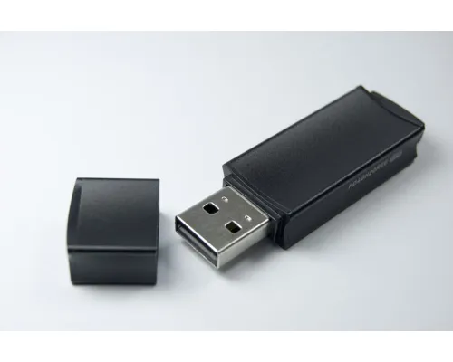 Флеш накопитель USB 2.0 Goodram UEG2 16GB, металл, черный Флеш накопитель USB 2.0 Goodram UEG2 16GB, металл, черный