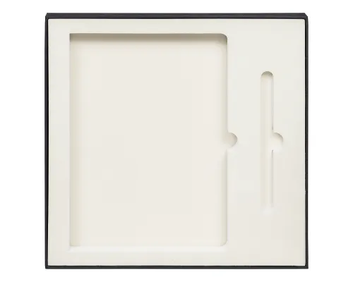Коробка подарочная Solution Superior Alfa Fabrique, под ежедневник и ручку, черная, 25,7x25,7x2,8 см, бежевый ложемент Коробка подарочная Solution Superior Alfa Fabrique, под ежедневник и ручку, черная, 25,7x25,7x2,8 см, бежевый ложемент