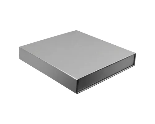 Подарочная коробка, размер 29,7*28,0*4,5 см,  Solution Prestige Magnum Linen  с магнитным клапаном под индивидуальную вырубку, серебристая, с черным ложементом