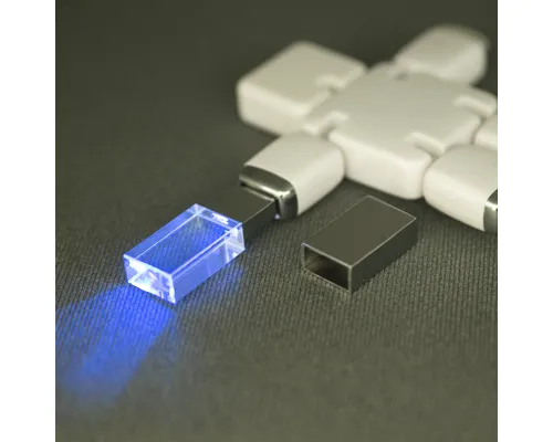 Флеш накопитель USB 2.0 Кристалл, металл/стекло, прозрачный/серебристый, подсветка синим, 32 GB